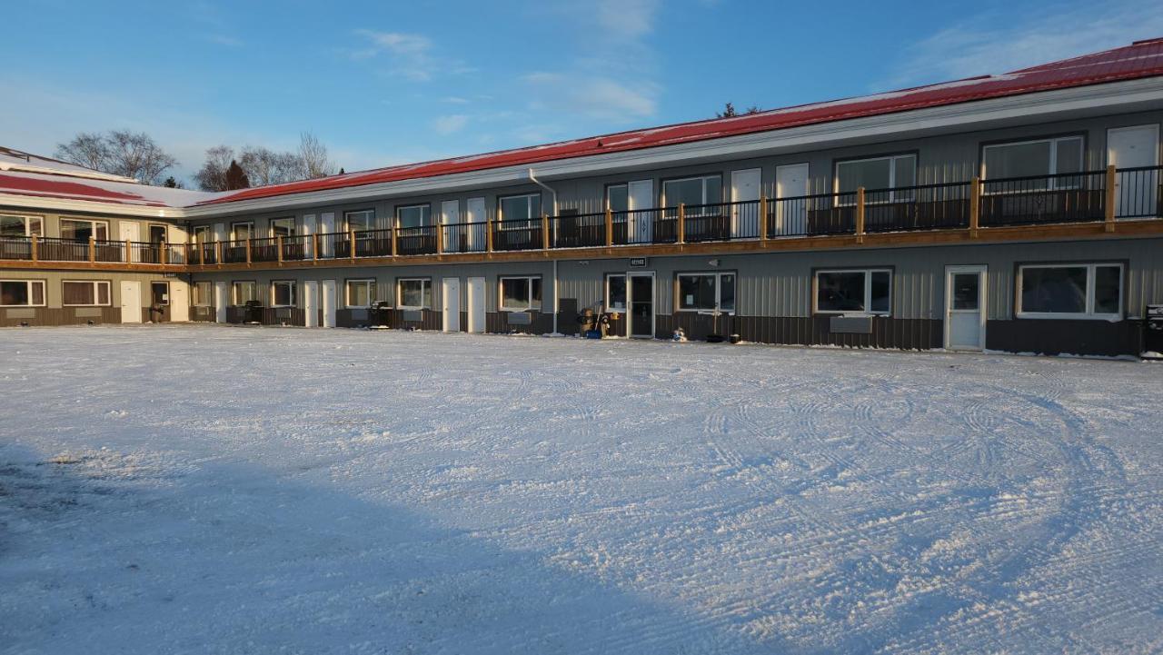 Outdoorsman Motel Wawa Exteriör bild