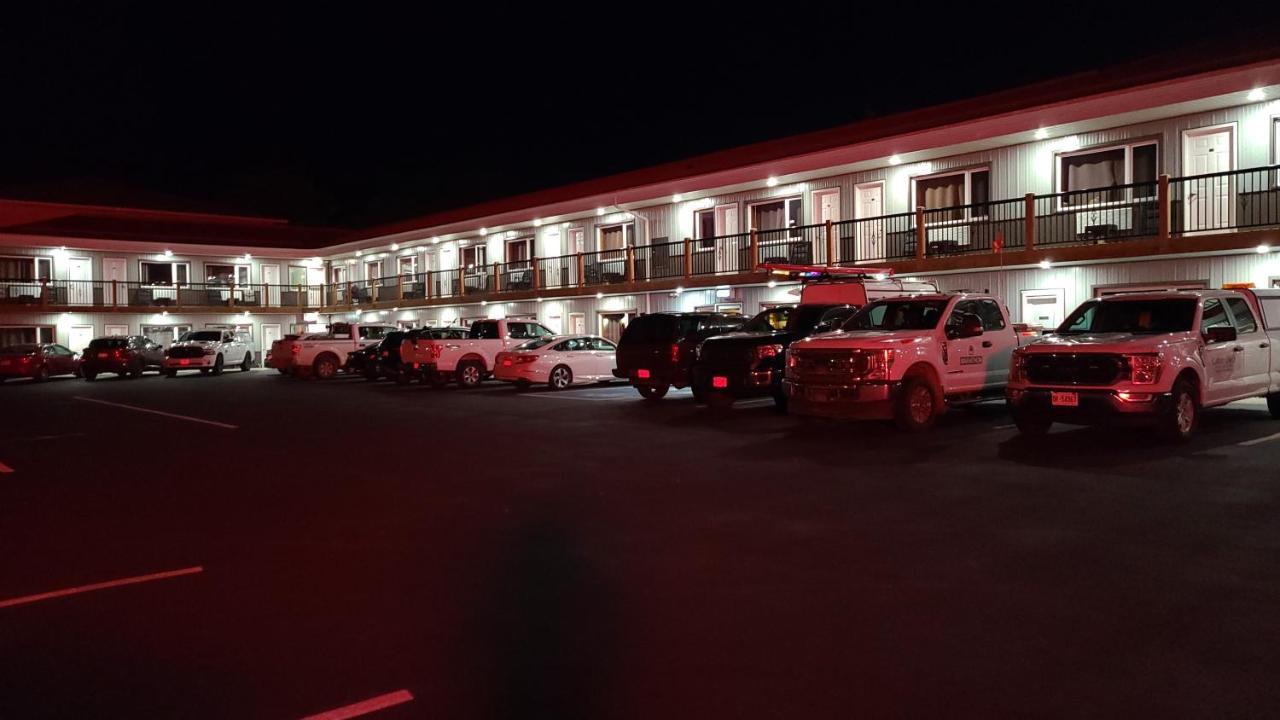 Outdoorsman Motel Wawa Exteriör bild